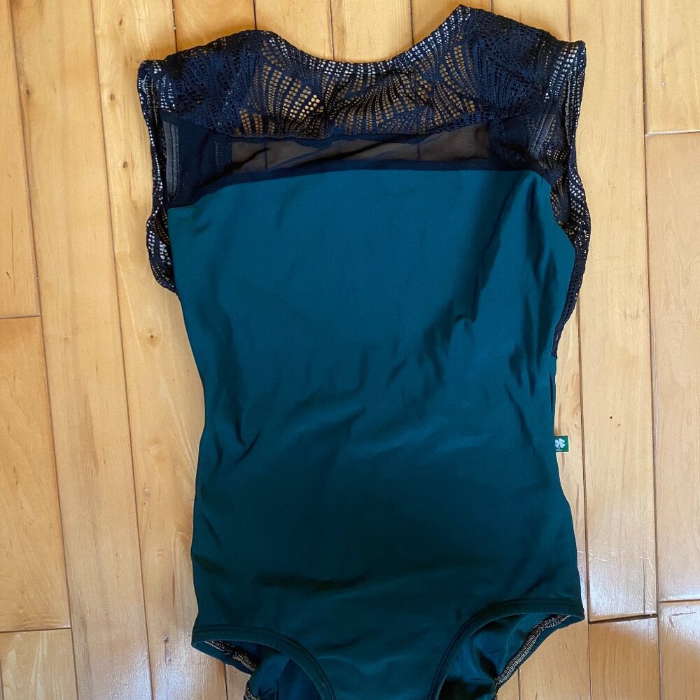 Green LuckyLeo with black mesh